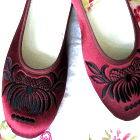 Low Heel Chrysanthemum Embroidery Shoes (Multicolor)
