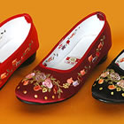 Low Heel Pomegranate Flower Embroidery Shoes (Multicolor)