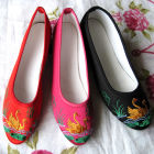 Mid Heel Double-Goose Embroidery Shoes (Multicolor)