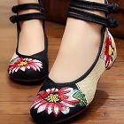 Low-Heel Floral Embroidery Shoes (Black)