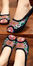 Flower Embroidery Slippers (Black)