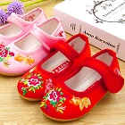 Girl's Peony Mudan and Fish Embroidery Shoes (Multicolor)