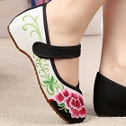 Mid Heel Flower Embroidery Shoes (Black)