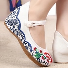 Mid Heel Flower Embroidery Shoes (White)