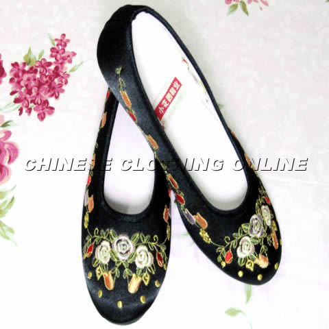 Mid Heel Pomegranate Flower Embroidery Shoes (Multicolor)