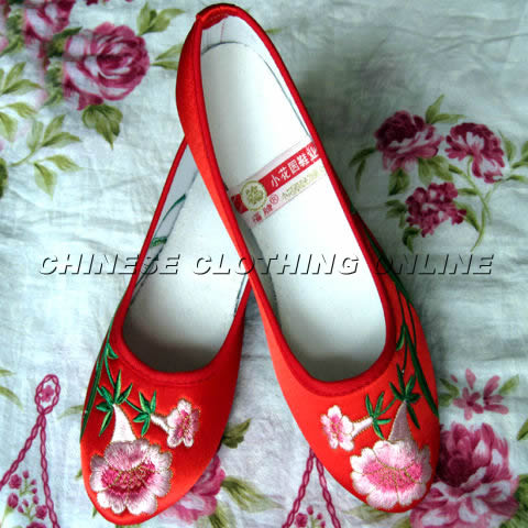Mid Heel Floral Embroidery Shoes (Multicolor)