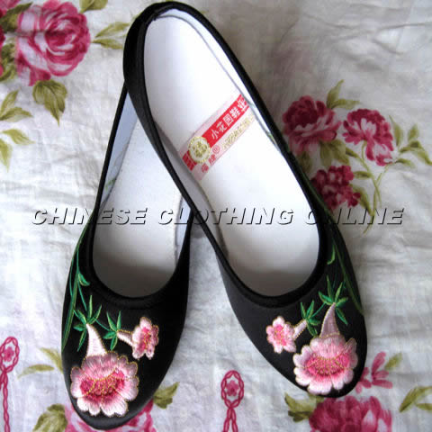 Mid Heel Floral Embroidery Shoes (Multicolor)