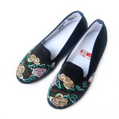 Delicate Floral Embroidery Shoes (RM)