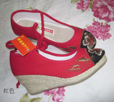 Mudan Peony Embroidery Wedge Heel Shoes (Red)