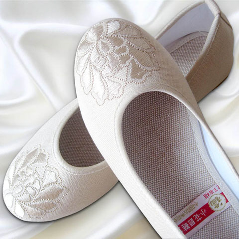 Delicate Lotus Embroidery Shoes (RM)