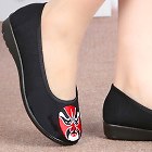 Low Heel Opera Mask Embroidery Shoes (Black)