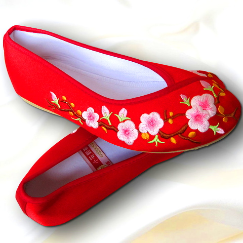 Plum Blossom Embroidery Shoes (RM)