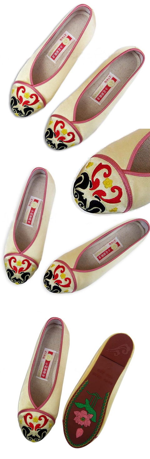 Mid Heel Chinese Opera Mask Embroidery Shoes (Multicolor)