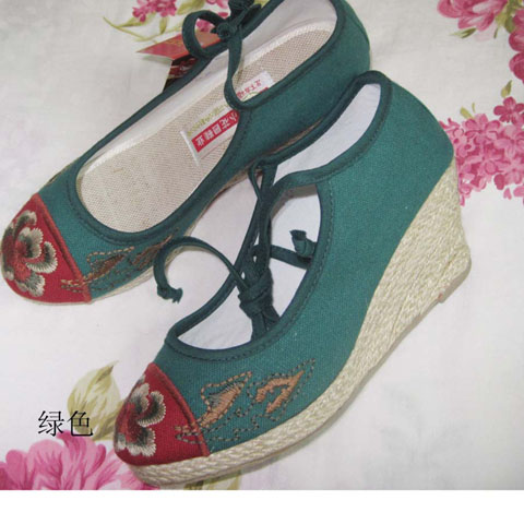 Mudan Peony Embroidery Wedge Heel Shoes (green)